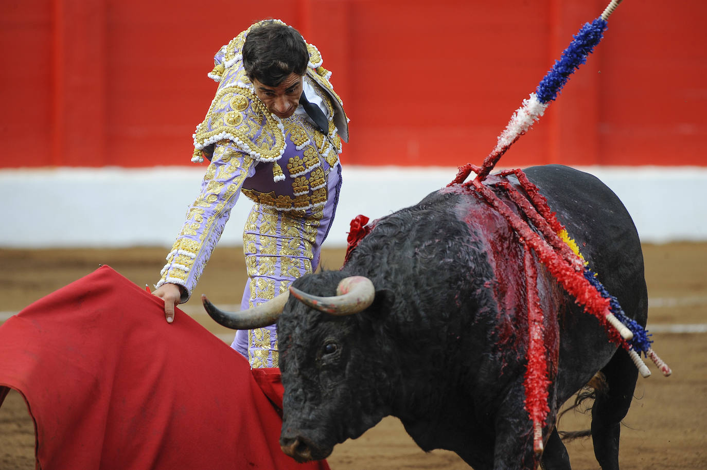 Miguel Ángel Perera cortó tres orejas y Ureña y Roca Rey pasearon un trofeo cada uno en una exigente corrida con el hierro de La Quinta.