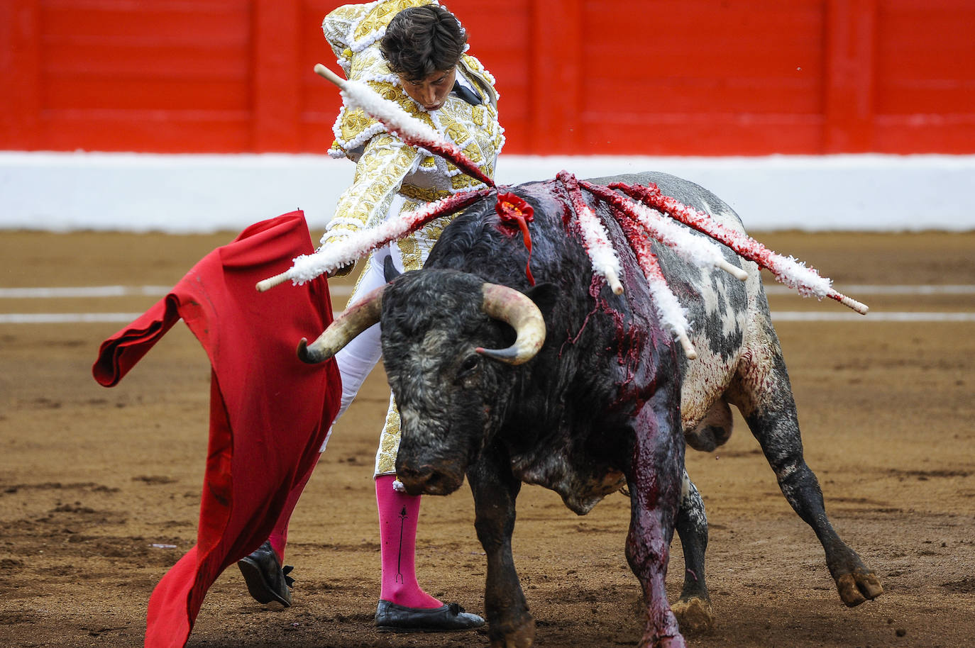 Miguel Ángel Perera cortó tres orejas y Ureña y Roca Rey pasearon un trofeo cada uno en una exigente corrida con el hierro de La Quinta.