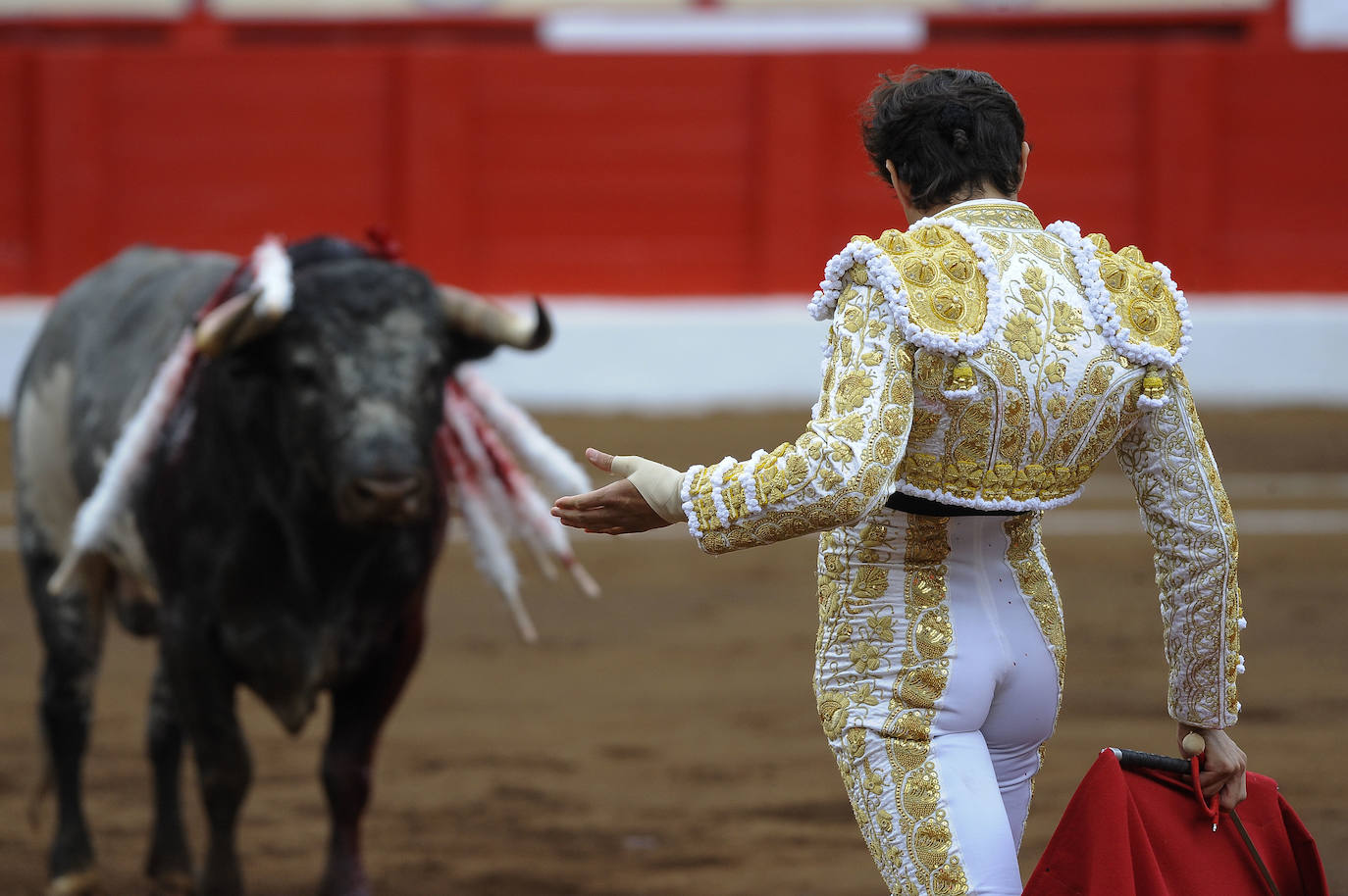 Miguel Ángel Perera cortó tres orejas y Ureña y Roca Rey pasearon un trofeo cada uno en una exigente corrida con el hierro de La Quinta.