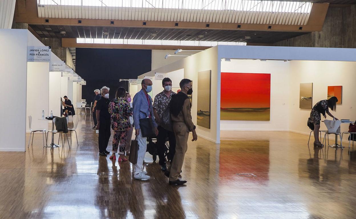 Imagen de la feria Artesantander, que se celebra de modo paralelo al debate sobre el arte español.