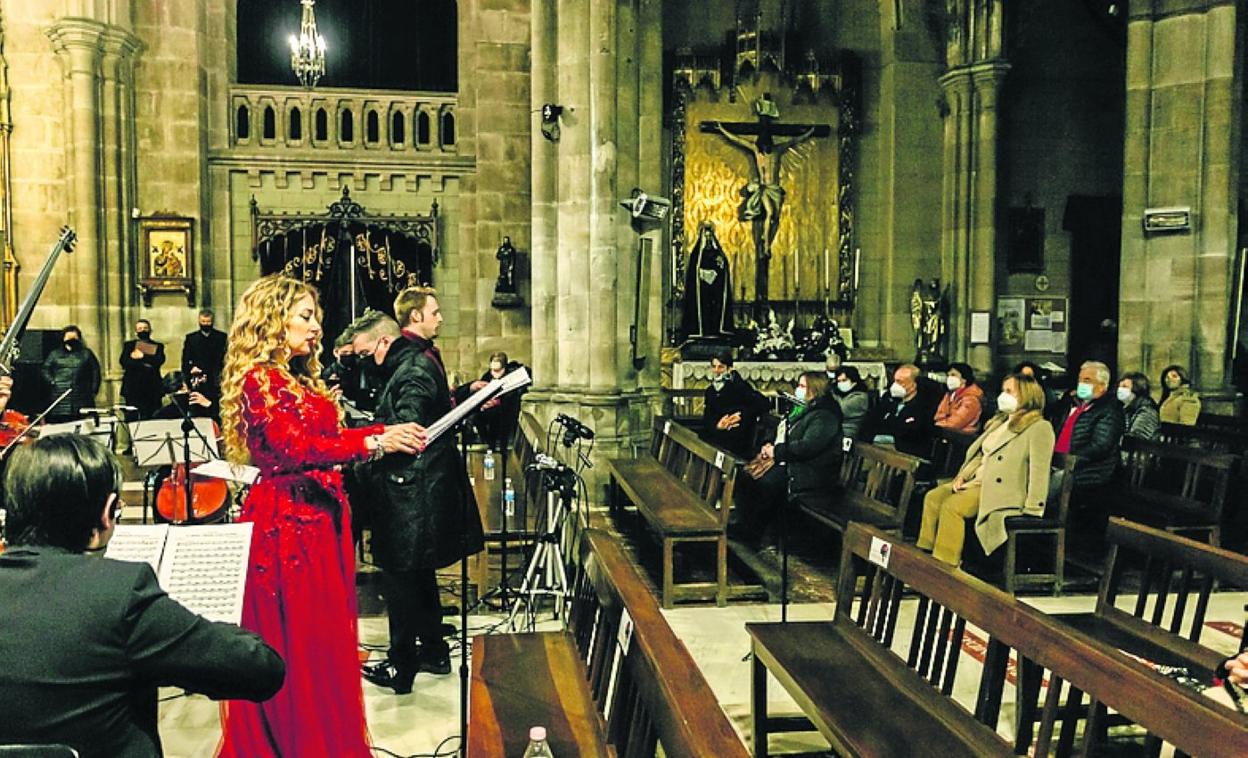 La soprano Estrella Cuello y el barítono Carlos Vinsac. Rodrigo Solana