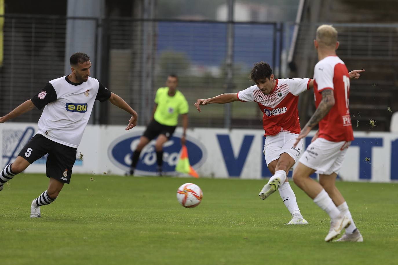 Fotos: El Racing empata en Irún