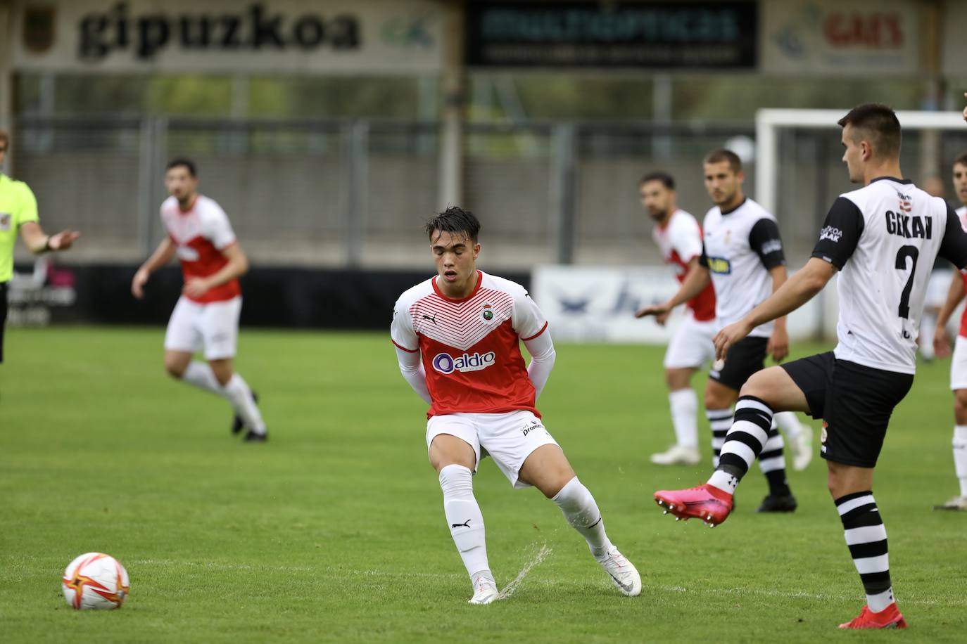 Fotos: El Racing empata en Irún