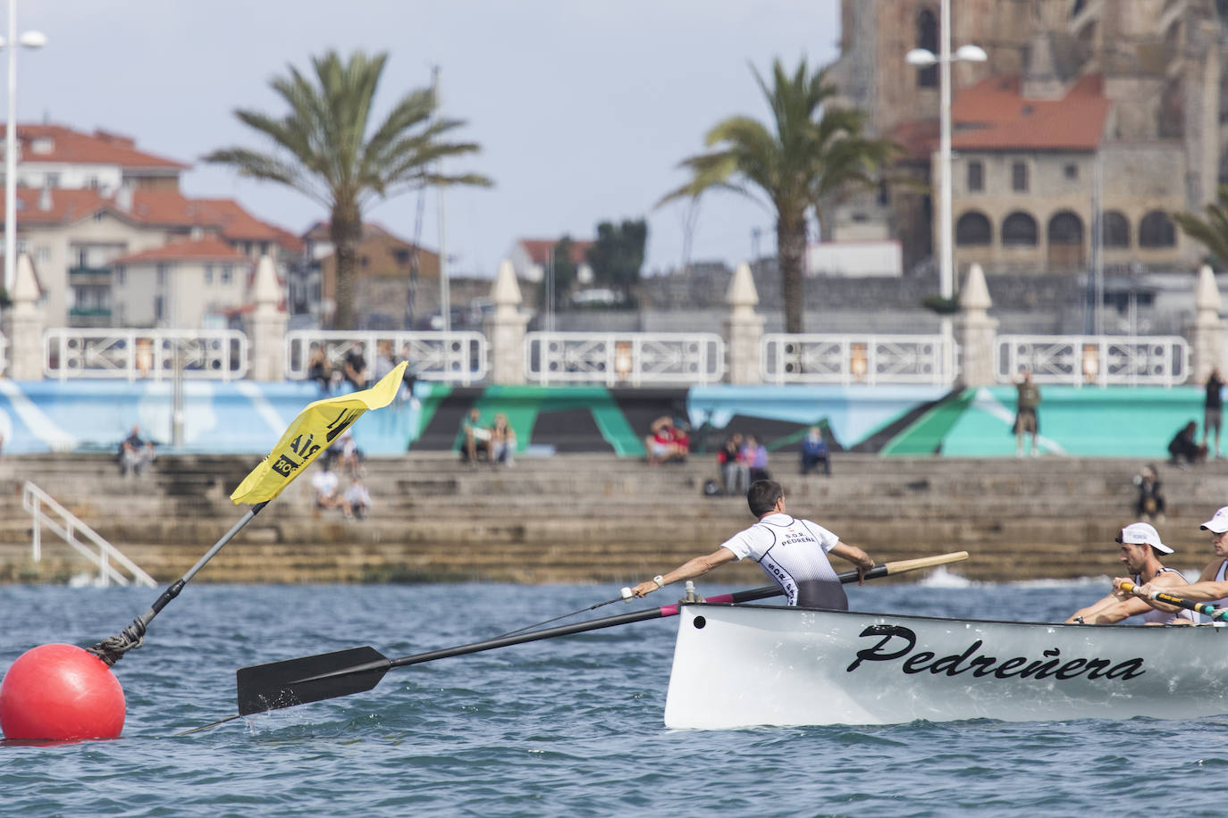 Getaria se hace con el título en aguas de Castro Urdiales, tras coger el mando de la regata en el segundo largo