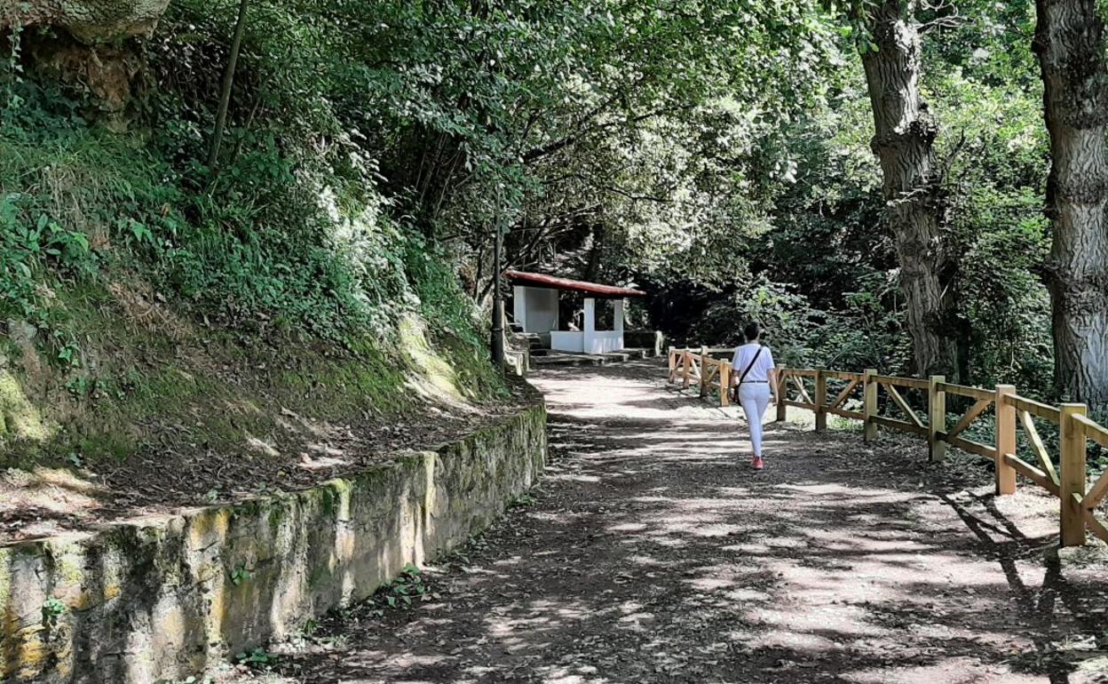 Camino al Lavadero de Santolaja. 