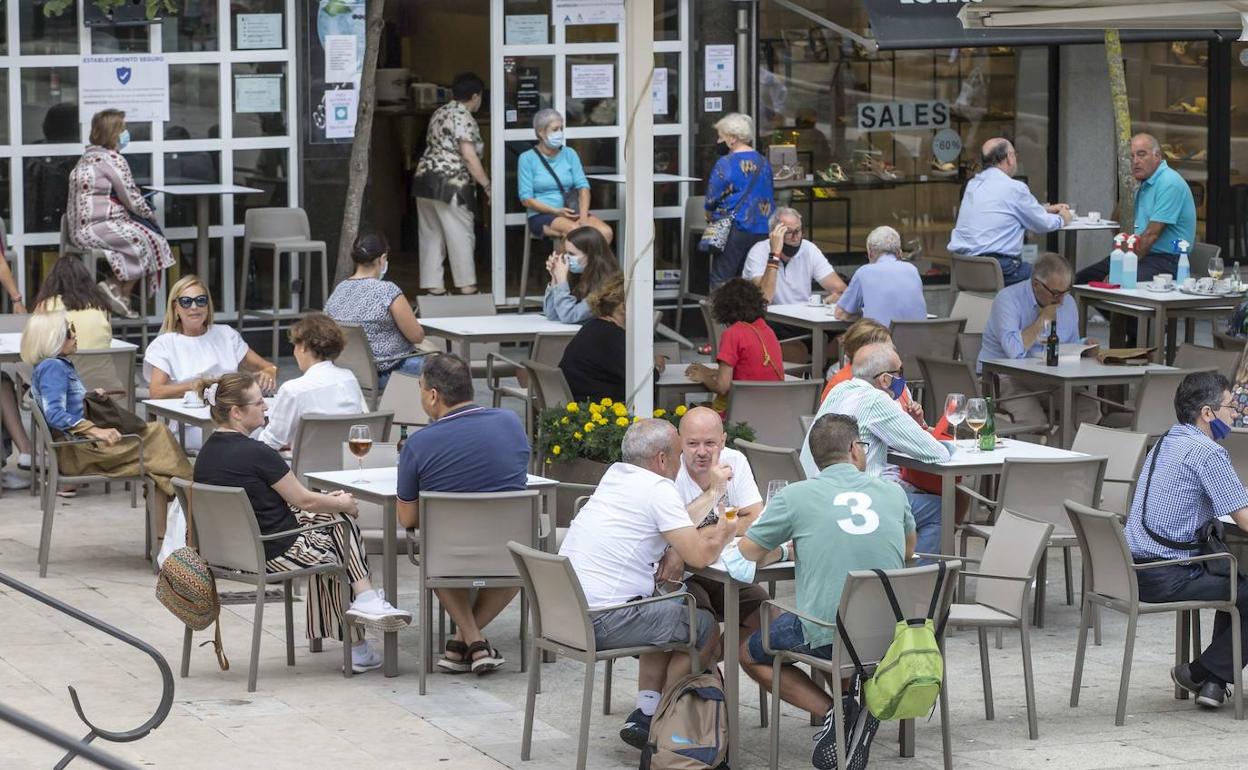 Igual advierte que la afluencia de turistas «corre peligro» si los datos de covid siguen en aumento