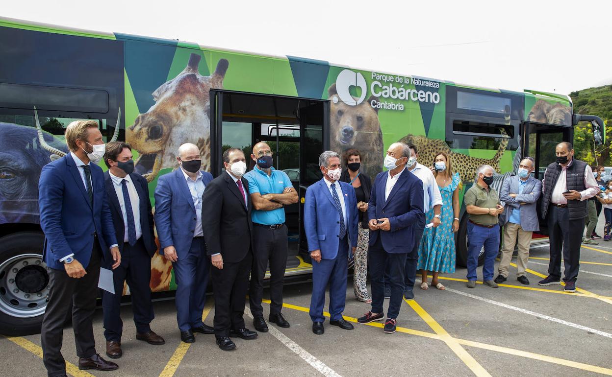 Cabárceno incorpora un 'ecobus' gratuito para visitar el parque sin mover el coche