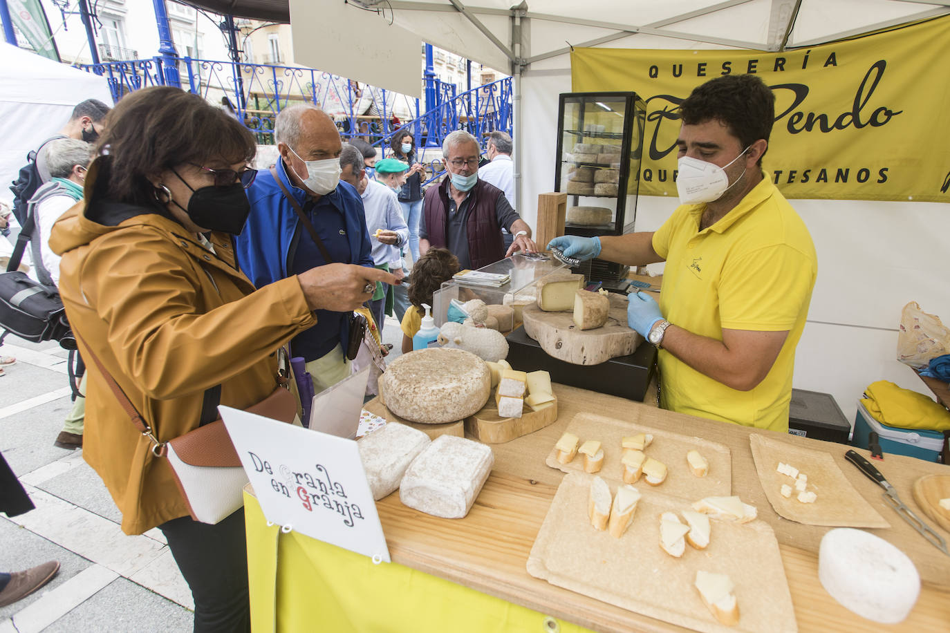 Está organizada por la Cofradía del Queso de Cantabria con la colaboración del Ayuntamiento y la Consejería de Desarrollo Rural