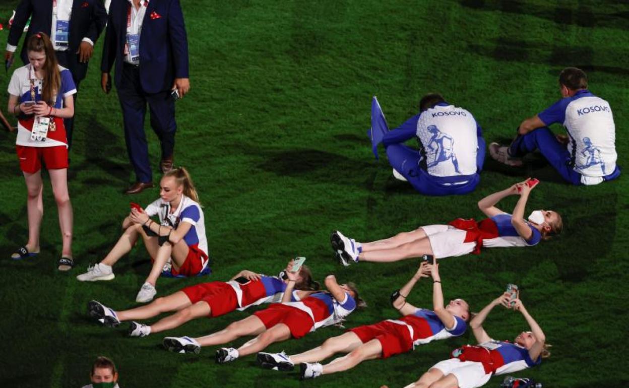 Deportistas rusas durante la ceremonia de clausura de Tokio 2020.