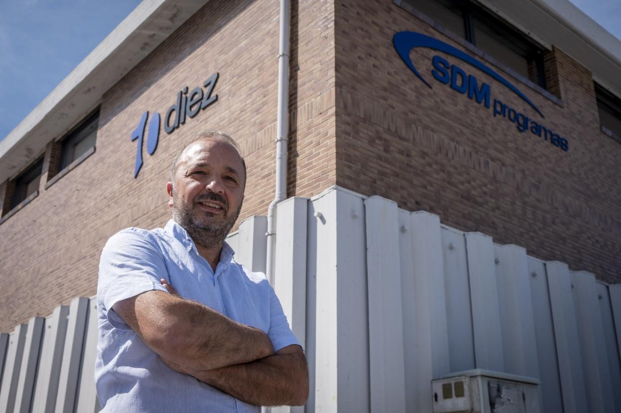 Pablo Serna, socio fundador de SDM Programas, en la sede de la firma en Candina (Santander). 