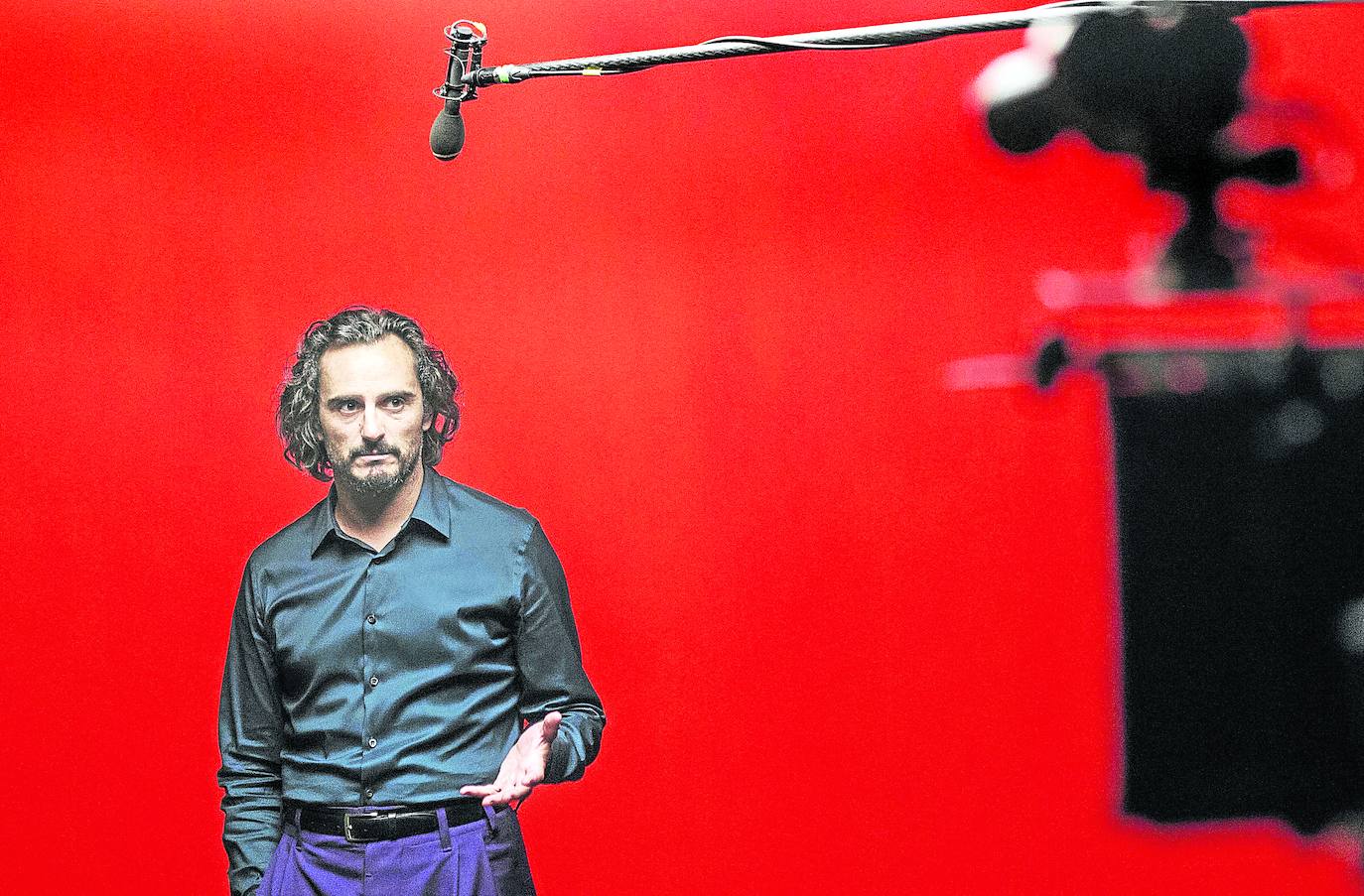 El actor Asier Etxeandía, en una escena de la película 'Dolor y gloria', dirigida por Pedro Almodóvar.