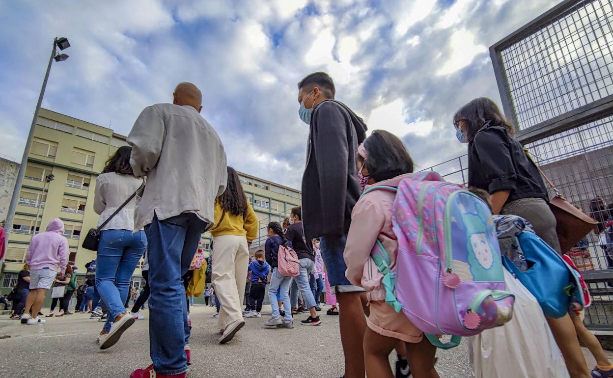 Cantabria mantendrá la mascarilla obligatoria y las entradas escalonadas en la vuelta al cole