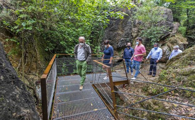 López Marcano y Sainz Crespo atraviesan un nuevo puente