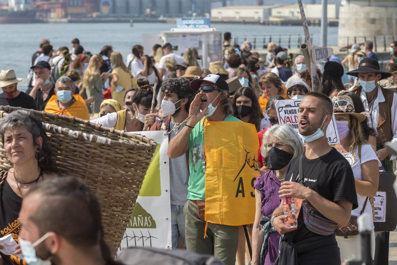 Fotos: Las protestas contra los eólicos llegan a Santander