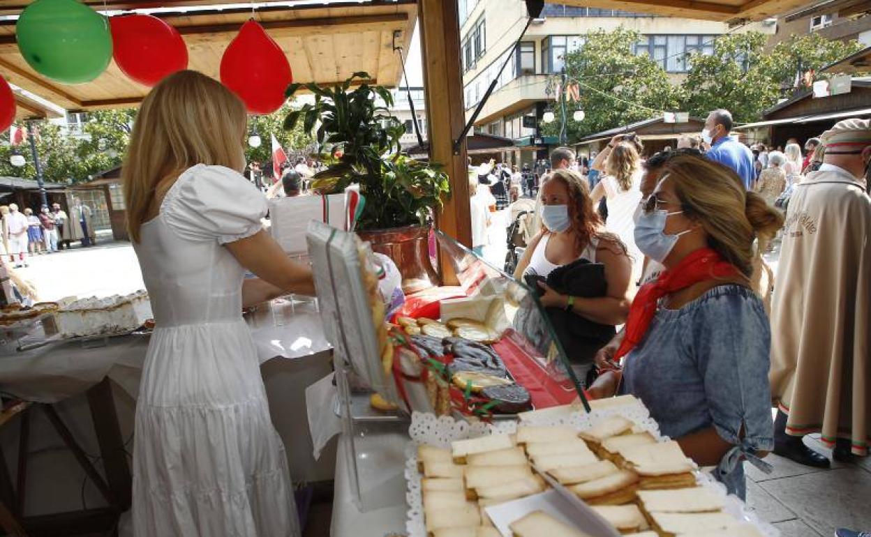 La Feria del Hojaldre 'endulza' la recta final de las fiestas de Torrelavega