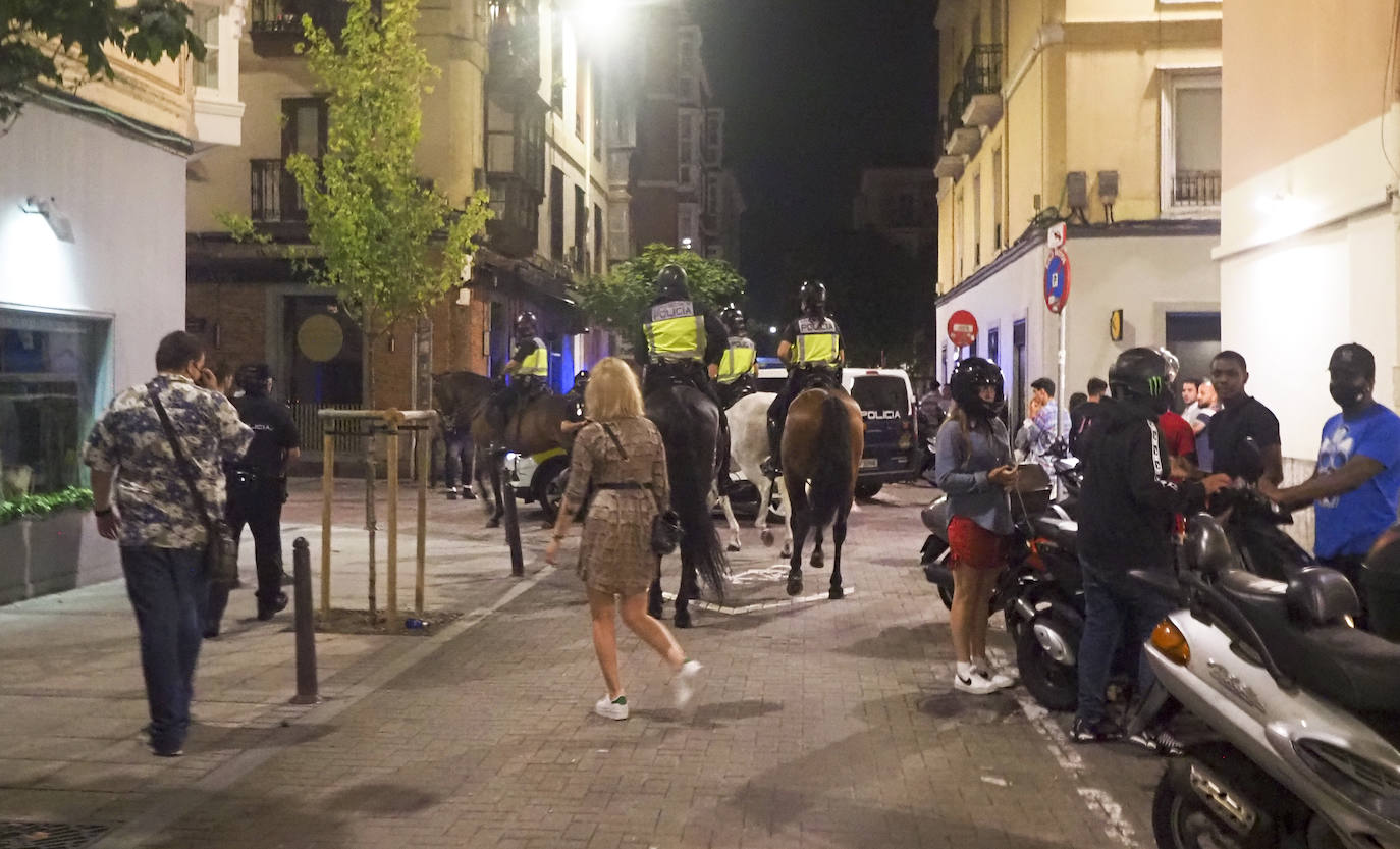 Fotos: Aglomeraciones de madrugada en Santander