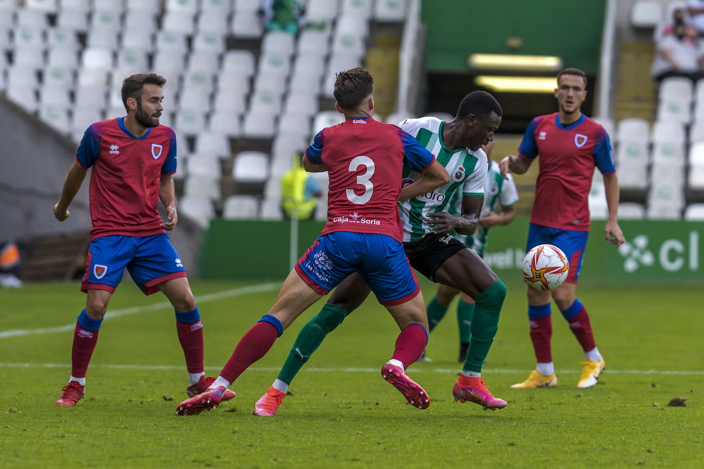 Fotos: Racing empata con el Numancia