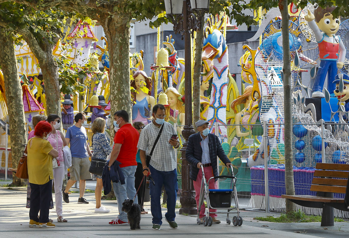 Fotos: Imágenes de las coloristas carrozas de La Patrona