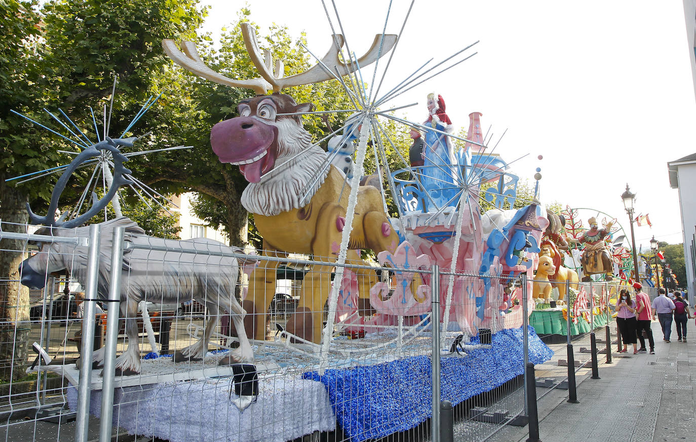 Fotos: Imágenes de las coloristas carrozas de La Patrona