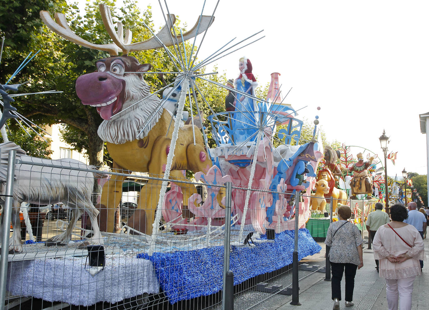 Fotos: Imágenes de las coloristas carrozas de La Patrona