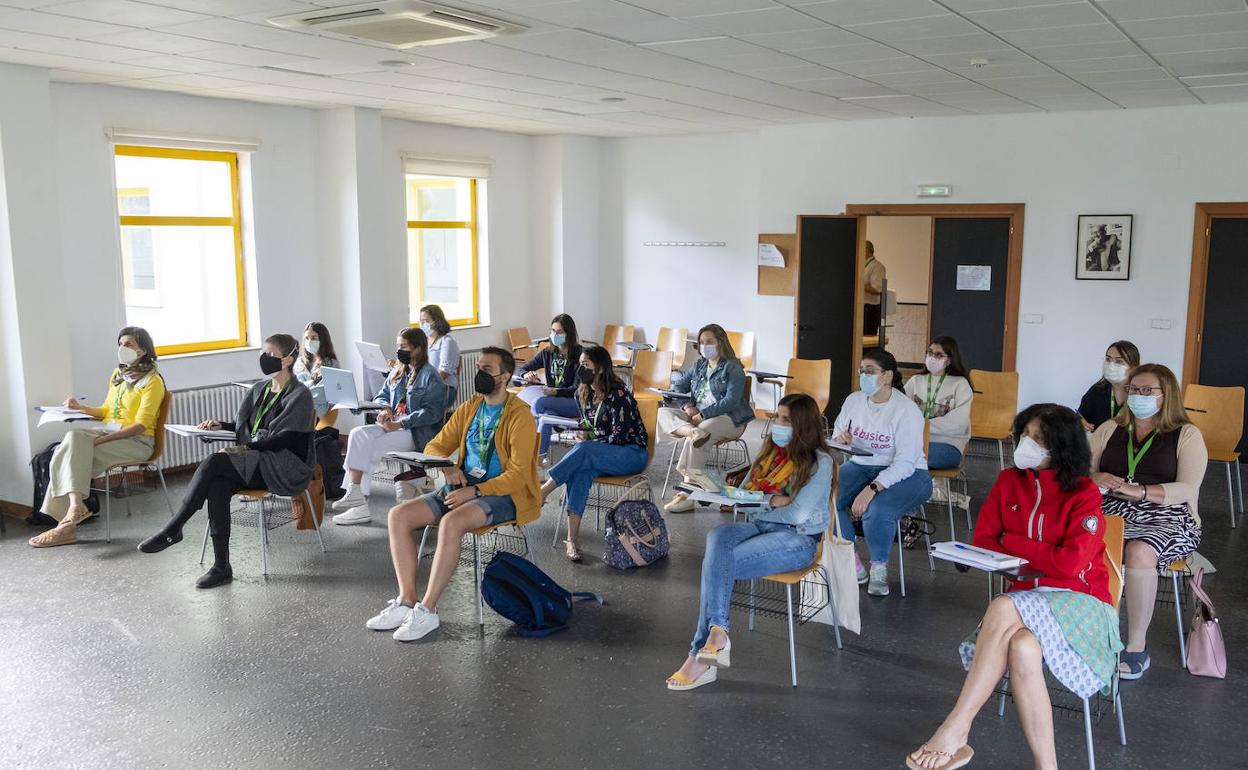 Los alumnos del curso, que se desarrolló la semana pasada en el Paraninfo de Las Llamas, y en el que un único hombre compartió aula con 19 mujeres.