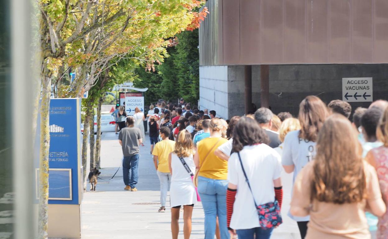 Sanidad no ha logrado localizar a 25.165 cántabros para ofrecerles la vacuna