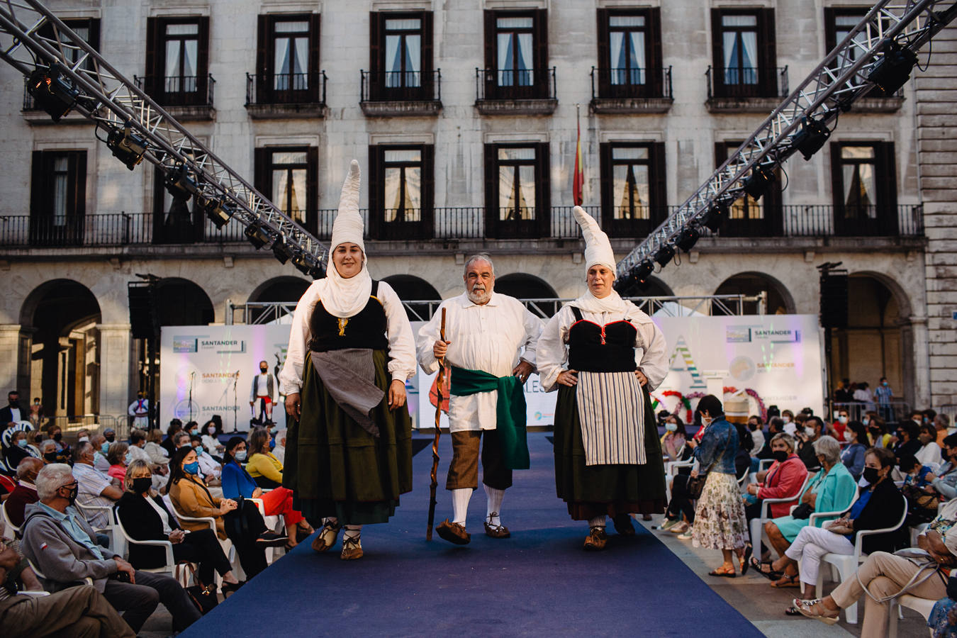 La tercera jornada se dedicó a los trajes regionales con un viaje a través de la costura por diferentes comarcas.