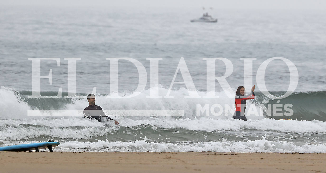 Fotos: Shakira y Piqué cogen olas en oyambre