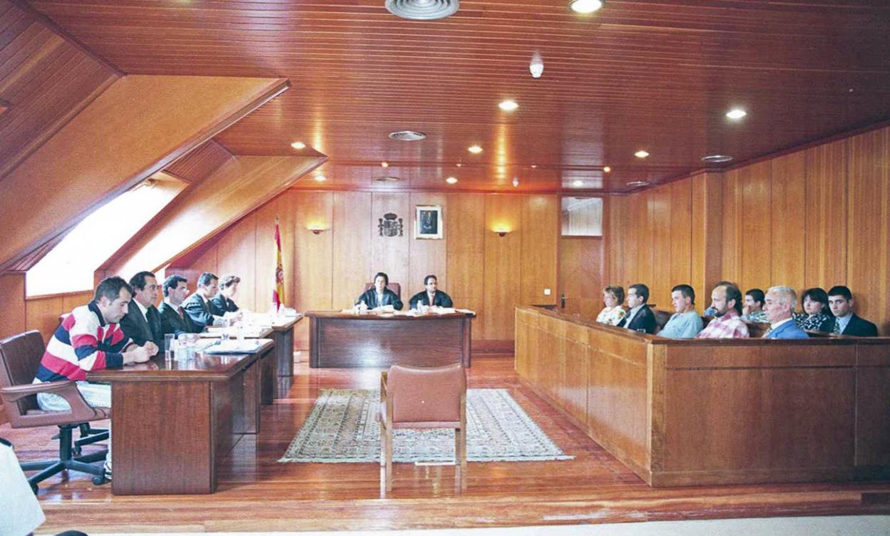 Imagen de archivo del primer juicio con jurado popular celebrado en Cantabria el 16 de junio de 1998. 