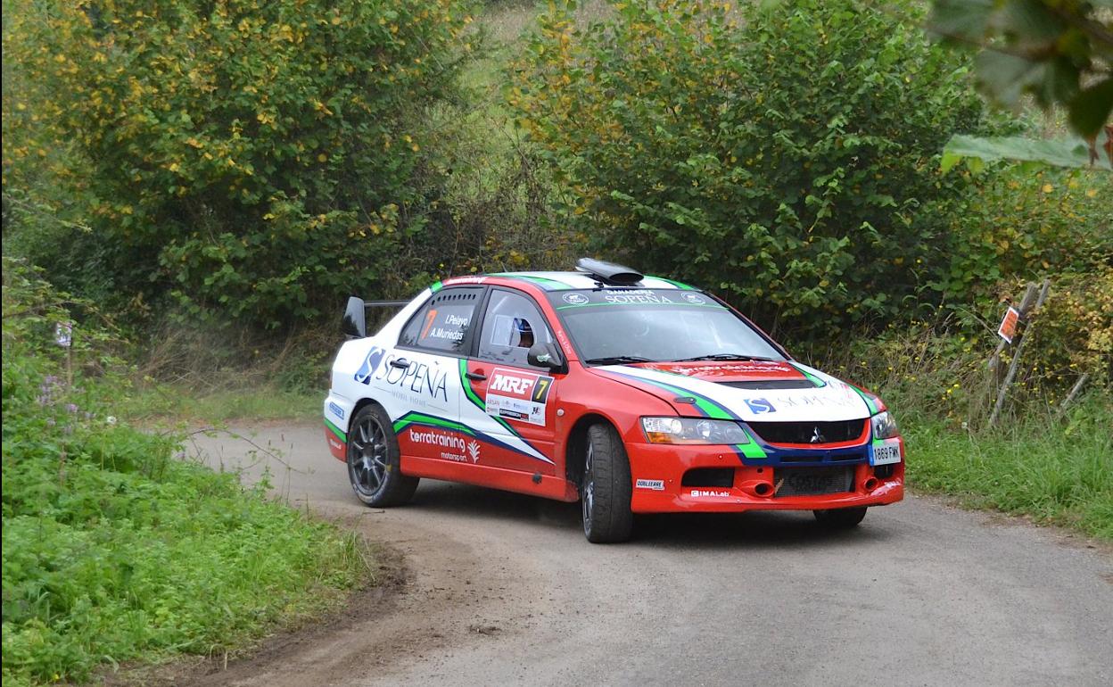 Iván Pelayo y Ángel Muriedas, durante el rallysprint
