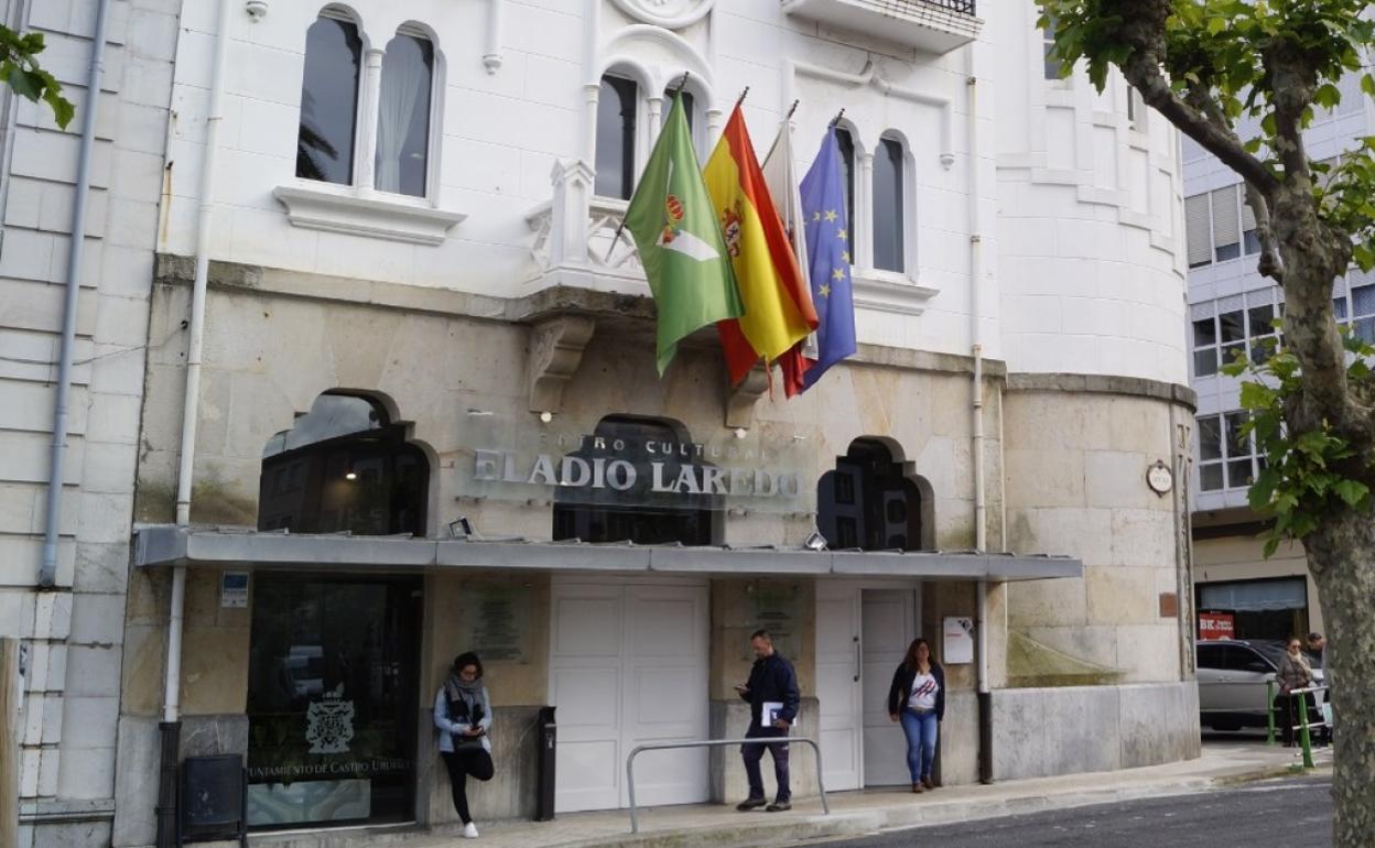 El Edificio Royal acoge el Telecentro y la Escuela de Música La Sirenuca.