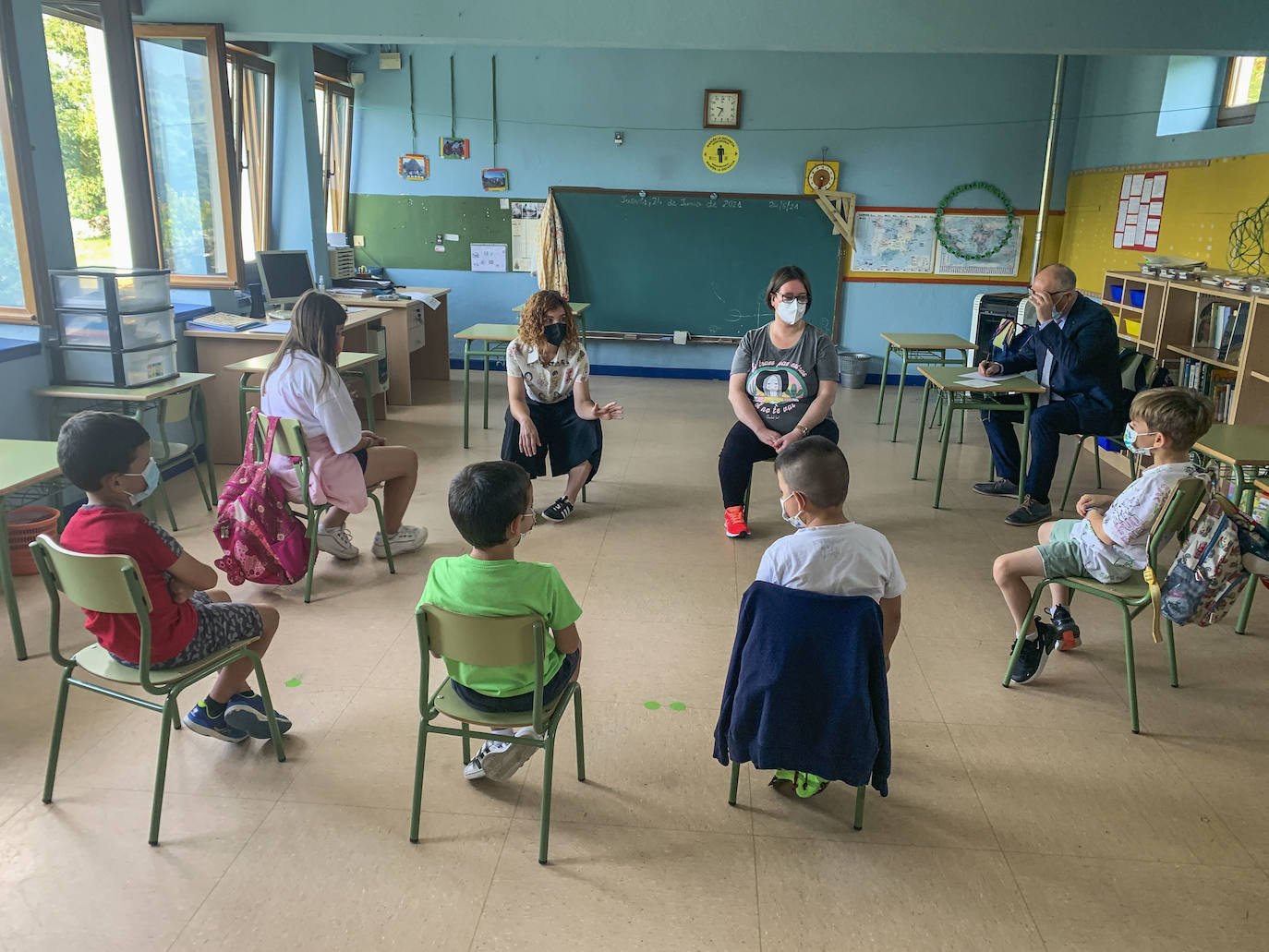 Los alumnos regresan al colegio en Bielva, uno de los pueblos con menos alumnos de la región