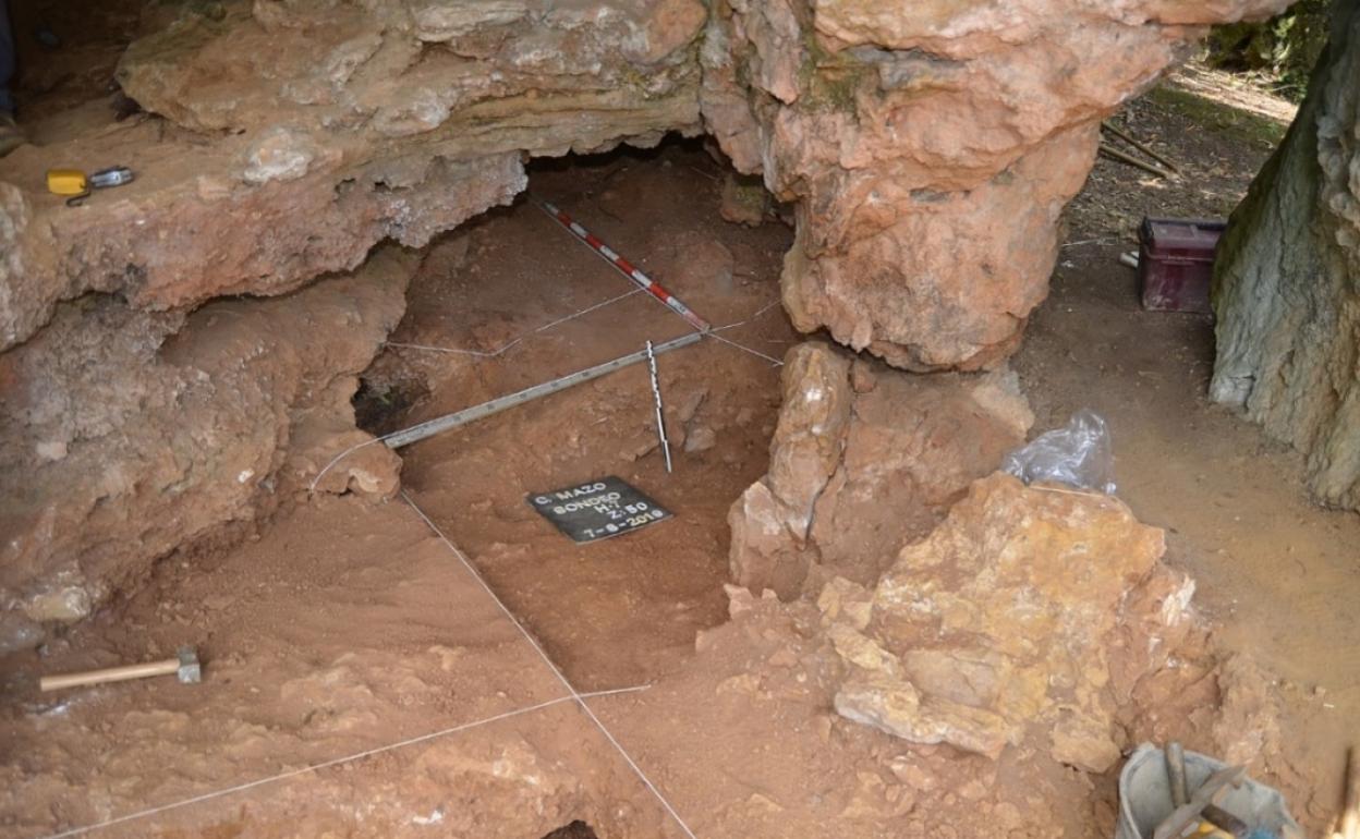 Interior de la cueva del Mazo, en Revilla de Camargo.