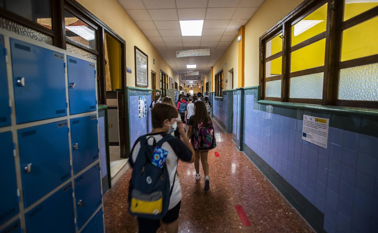 Alumnos en el colegio La Salle, este miércoles.