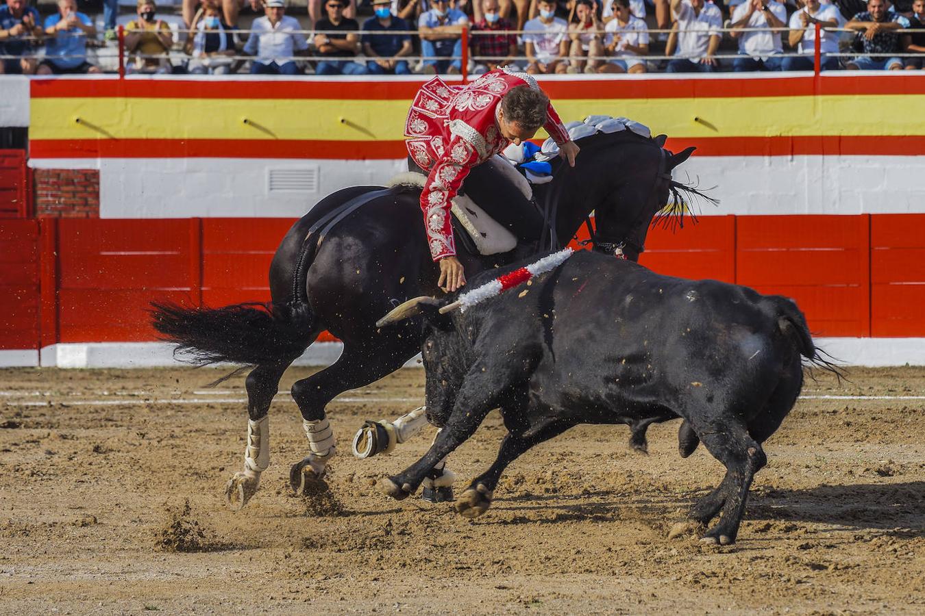 Fotos: Ampuero quiere toros y llena la plaza