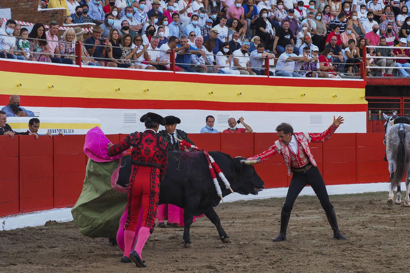 Fotos: Ampuero quiere toros y llena la plaza