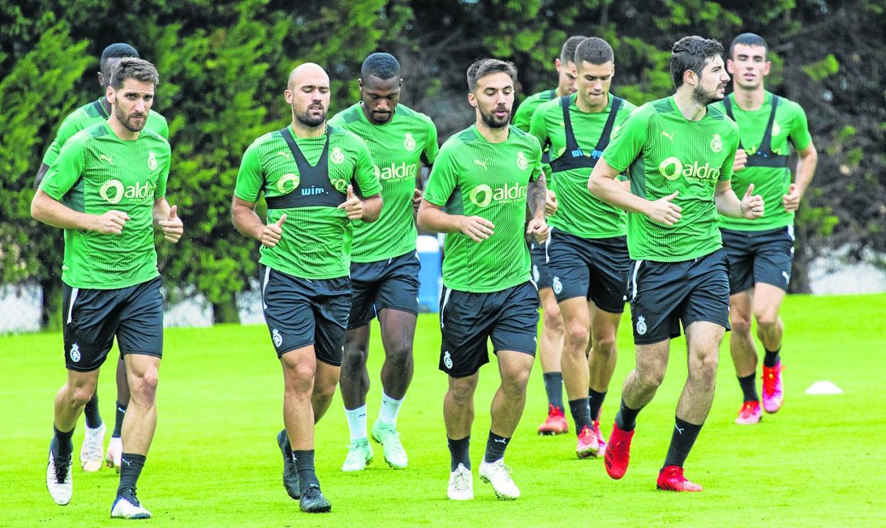 Pablo Bobadilla, a la derecha y en primera fila, perfectamente integrado en la dinámica del equipo.