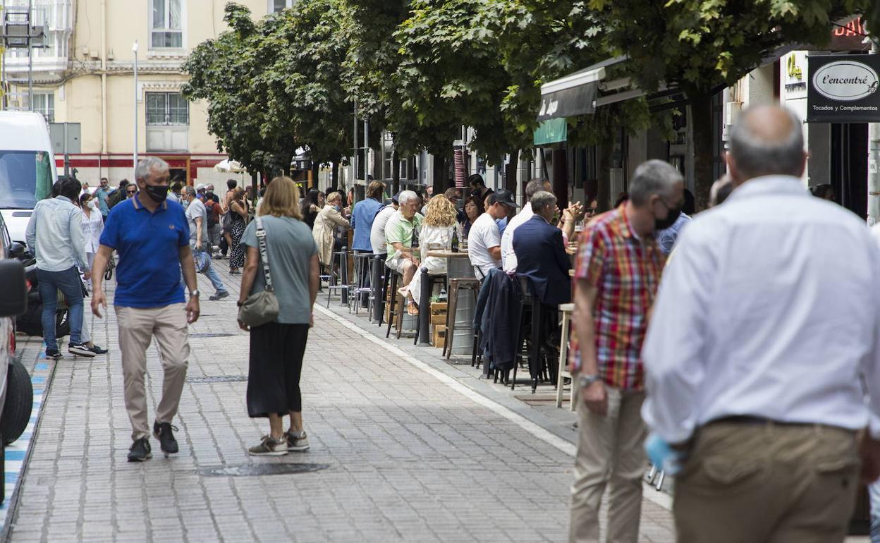 La incidencia sigue bajando pero nueve personas más ingresan por covid en un solo día