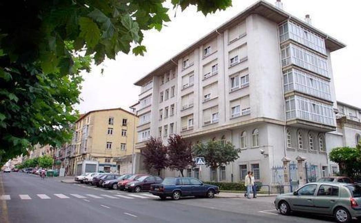 Imagen de archivo de la residencia La Caridad, situada en la calle Alta de Santander.