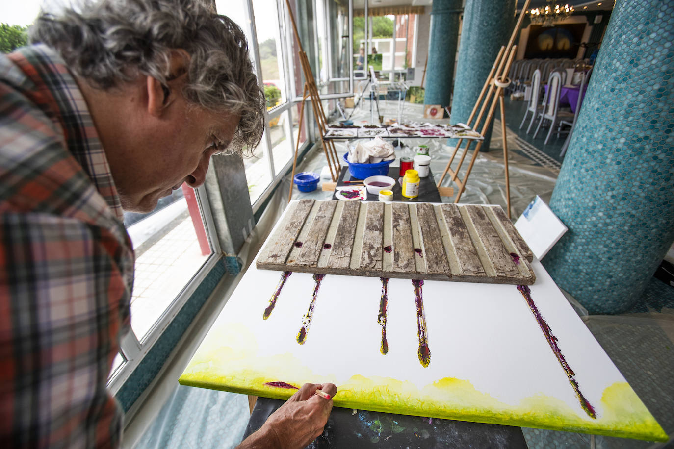 Pedro Calderón emplea en sus obras tablas recogidas en la costa. 