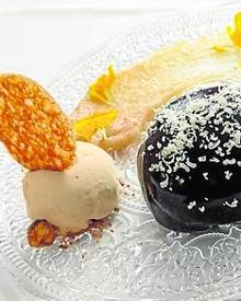 Imagen secundaria 2 - Lubina al horno y bombón de dulce de leche.