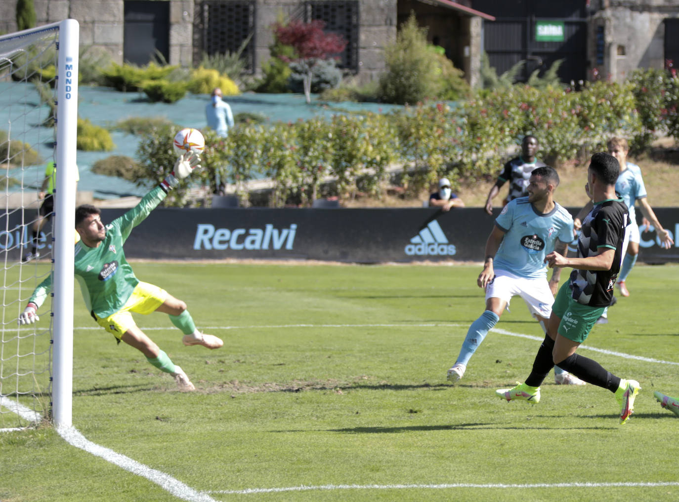 Fotos: El Racing cae ante el Celta B