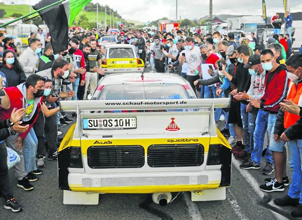 Imagen. El pasillo a los pilotos participantes.