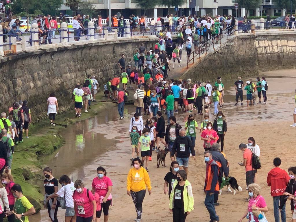 Fotos: Una muchedumbre toma las cinco playas en la marcha contra el cáncer