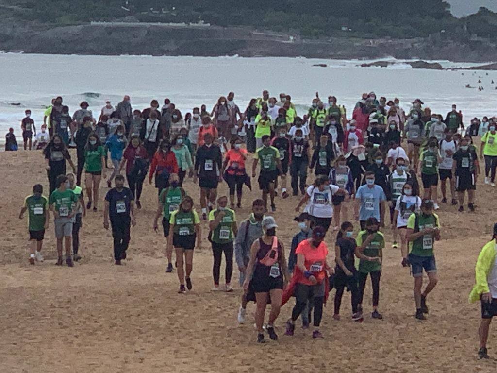 Fotos: Una muchedumbre toma las cinco playas en la marcha contra el cáncer