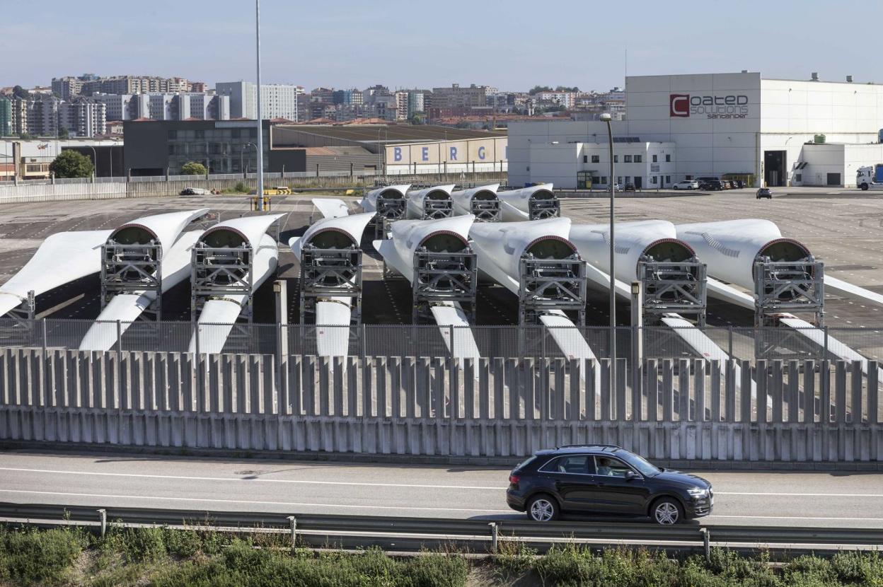 Parcela que Santander Coated iba a usar para una fábrica en el Puerto, proyecto que abandonó por la tardanza en la tramitación ambiental. 