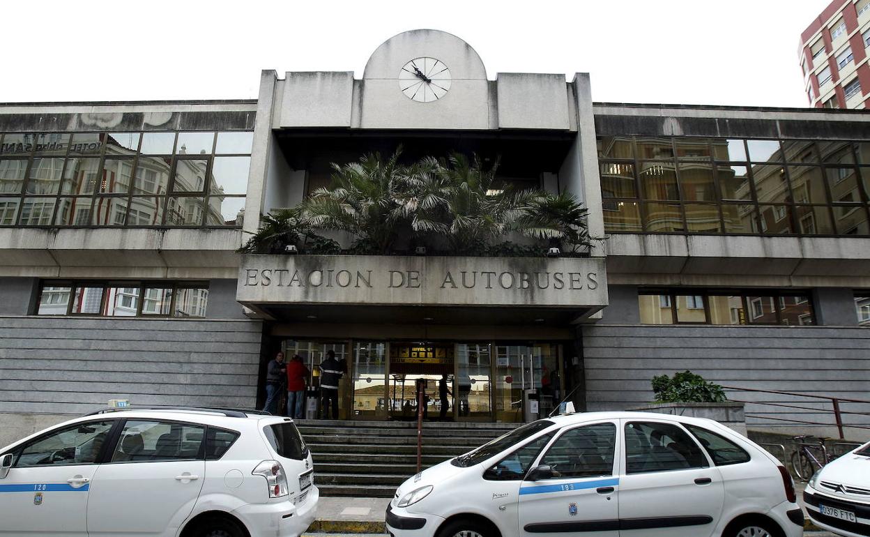Entrada principal a la Estación de Autobuses de Santander.