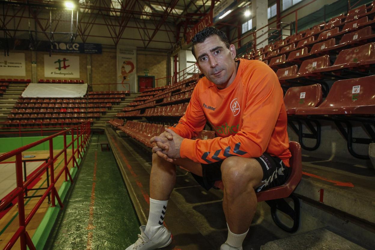 El capitán naranja José Carlos Hernández, en las gradas del Vicente Trueba. 