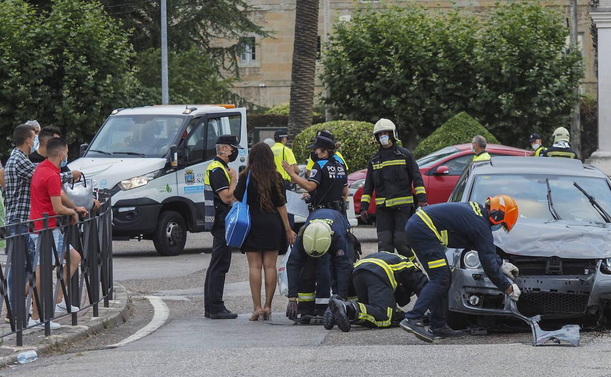 Los bomberos tuvieron que excarcelar a las dos mujeres. sane