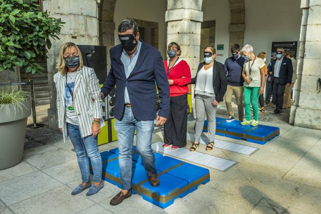 Fotos: Los diputados se enfrenten a las barreras de los invidentes